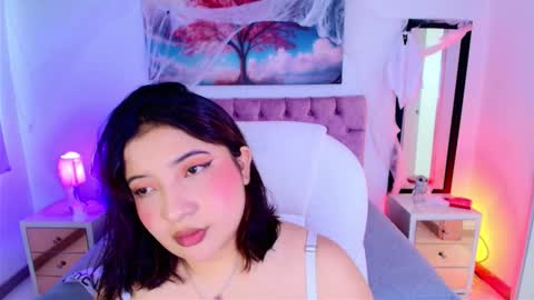 Emma Monserratt online show from 13, 10, 2025