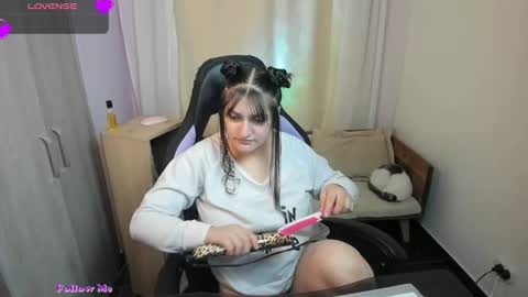 Snapshot of emmaamartinez chatting on 19, 10, 2025 modelo independente online show from 19, 10, 2025