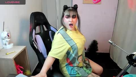 Snapshot of emmaamartinez chatting on 27, 11, 2025 modelo independente online show from 27, 11, 2025