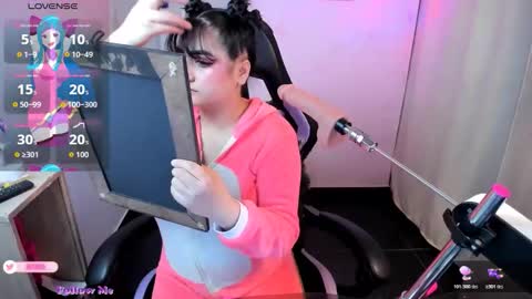 Snapshot of emmaamartinez chatting on 28, 11, 2025 modelo independente online show from 28, 11, 2025