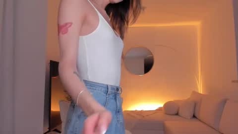 Snapshot of emmacorrea chatting on 28, 10, 2025 Emma voger online show from 28, 10, 2025