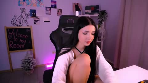 Snapshot of emmakeam_ chatting on 18, 12, 2024 Emma online show from 18, 12, 2024