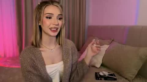 Snapshot of emmakeam_ chatting on 21, 11, 2025 Emma online show from 21, 11, 2025