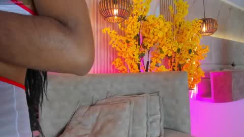 Snapshot of emmalove01 chatting on 16, 4, 2026 emmalove01 online show from 16, 4, 2026