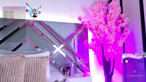 Snapshot of emmalove01 chatting on 10, 6, 2026 emmalove01 online show from 10, 6, 2026