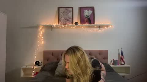 emmaonlyx1 online show from 30, 7, 2026