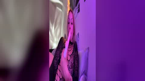 emmaraee online show from 21, 6, 2026