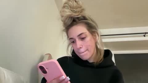 emmbella online show from 20, 3, 2026