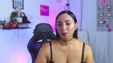 Snapshot of emmi_cam chatting on 20, 5, 2026 Emmi Cam online show from 20, 5, 2026