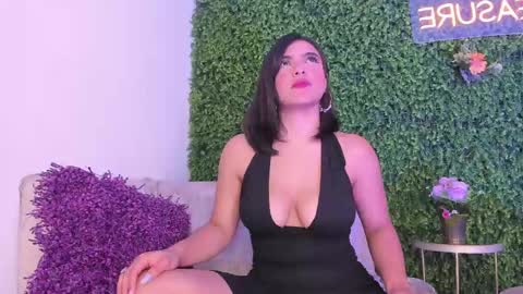 Snapshot of emmiily_z chatting on 3, 3, 2025 Emmiily online show from 3, 3, 2025