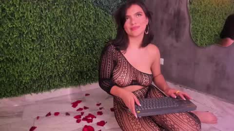 Snapshot of emmiily_z chatting on 12, 3, 2025 Emmiily online show from 12, 3, 2025