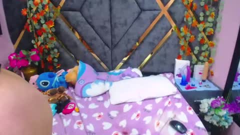 EmmilyWalker online show from 10, 1, 2025