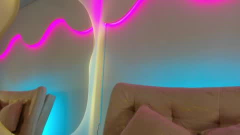 Snapshot of emmilybratz chatting on 13, 5, 2026 EMMILY online show from 13, 5, 2026