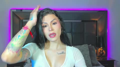 Emmily Santibaez online show from 9, 12, 2024