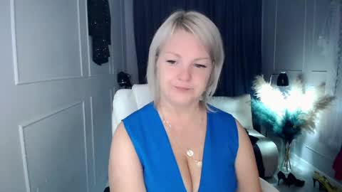 Snapshot of emmmam chatting on 8, 5, 2026 emmmam online show from 8, 5, 2026
