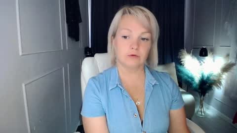 Snapshot of emmmam chatting on 4, 6, 2026 emmmam online show from 4, 6, 2026