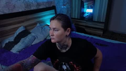 Emmy Bright     50  online show from 13, 9, 2025