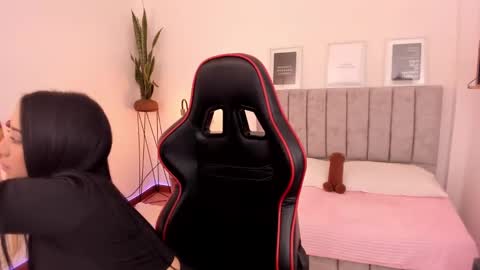 Emmy Evans  online show from 10, 3, 2025