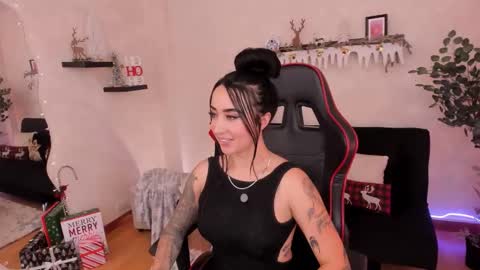 Emmy Evans  online show from 12, 11, 2025