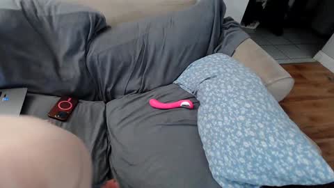 Snapshot of emodream1998media chatting on 31, 12, 2024 EmoDream1998 online show from 31, 12, 2024