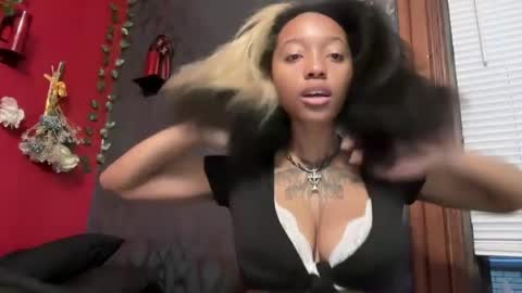 Alyx  online show from 22, 7, 2026