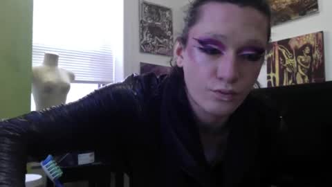 empusalamia online show from 22, 1, 2025