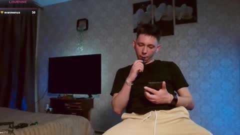 Snapshot of emveeboy96 chatting on 19, 5, 2026 emveeboy96 online show from 19, 5, 2026
