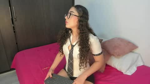 emily collyns online show from 30, 3, 2026