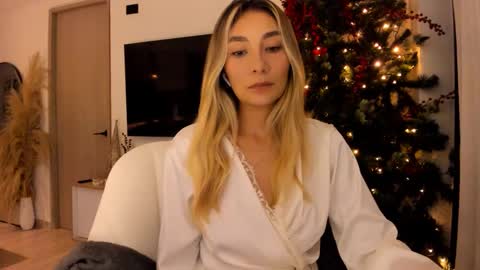 Snapshot of emyconneer chatting on 11, 12, 2024 emyconneer online show from 11, 12, 2024