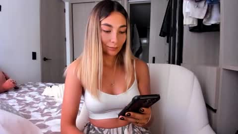 Snapshot of emyconneer chatting on 15, 2, 2025 emyconneer online show from 15, 2, 2025