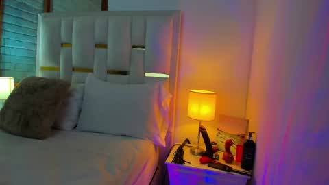 EMYLY  online show from 19, 1, 2025