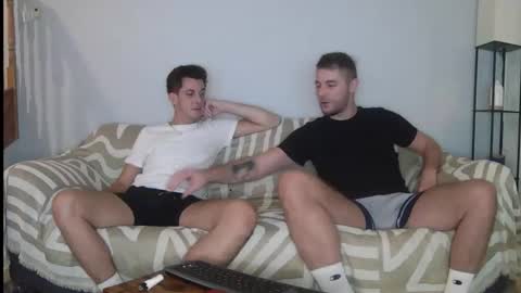 Englishladxxx online show from 5, 10, 2025