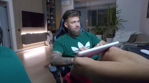 Snapshot of enrikoblue chatting on 25, 12, 2024 Erik online show from 25, 12, 2024