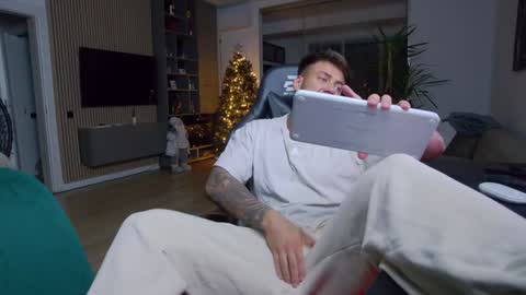 Snapshot of enrikoblue chatting on 29, 12, 2024 Erik online show from 29, 12, 2024