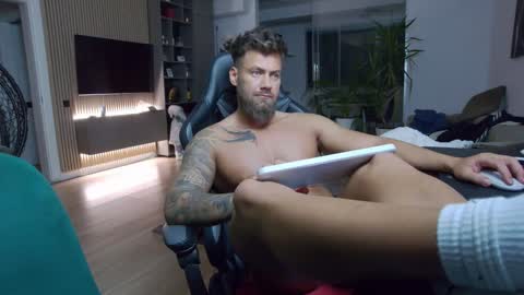 Snapshot of enrikoblue chatting on 3, 1, 2025 Erik online show from 3, 1, 2025