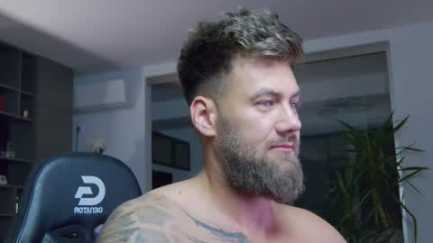 Snapshot of enrikoblue chatting on 4, 1, 2025 Erik online show from 4, 1, 2025