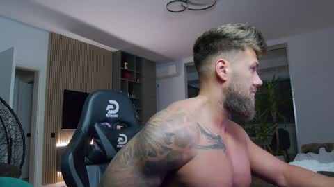 Snapshot of enrikoblue chatting on 6, 1, 2025 Erik online show from 6, 1, 2025