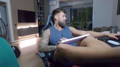 Snapshot of enrikoblue chatting on 8, 1, 2025 Erik online show from 8, 1, 2025