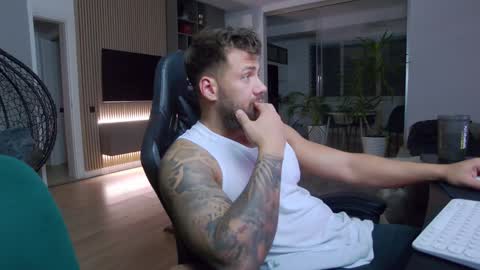 Snapshot of enrikoblue chatting on 17, 1, 2025 Erik online show from 17, 1, 2025