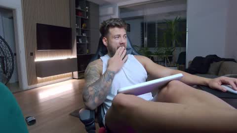 Snapshot of enrikoblue chatting on 18, 1, 2025 Erik online show from 18, 1, 2025