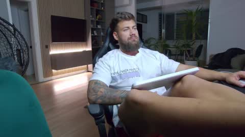 Snapshot of enrikoblue chatting on 19, 1, 2025 Erik online show from 19, 1, 2025