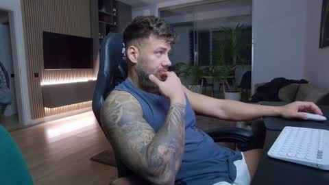 Snapshot of enrikoblue chatting on 20, 1, 2025 Erik online show from 20, 1, 2025