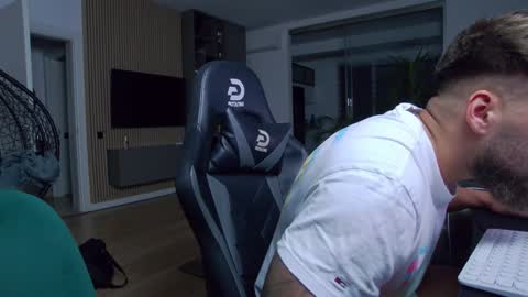 Snapshot of enrikoblue chatting on 21, 1, 2025 Erik online show from 21, 1, 2025