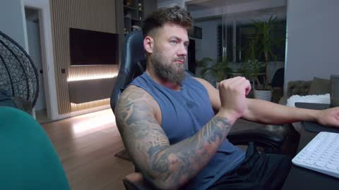 Snapshot of enrikoblue chatting on 24, 1, 2025 Erik online show from 24, 1, 2025