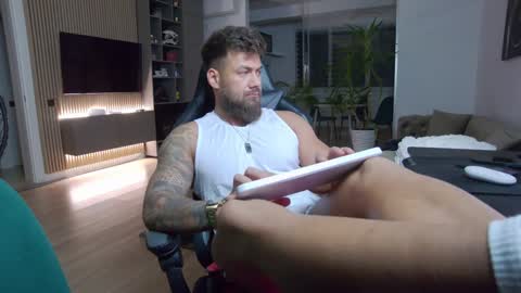 Snapshot of enrikoblue chatting on 25, 1, 2025 Erik online show from 25, 1, 2025