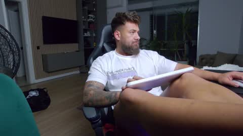 Snapshot of enrikoblue chatting on 26, 1, 2025 Erik online show from 26, 1, 2025