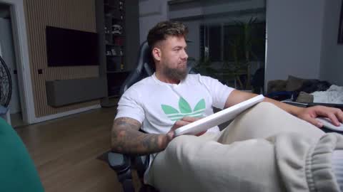 Snapshot of enrikoblue chatting on 3, 2, 2025 Erik online show from 3, 2, 2025