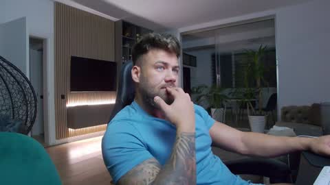 Snapshot of enrikoblue chatting on 8, 2, 2025 Erik online show from 8, 2, 2025