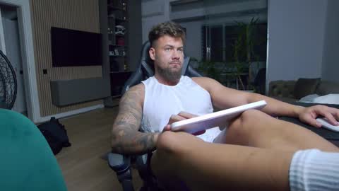 Snapshot of enrikoblue chatting on 9, 2, 2025 Erik online show from 9, 2, 2025