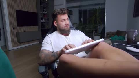 Snapshot of enrikoblue chatting on 14, 2, 2025 Erik online show from 14, 2, 2025